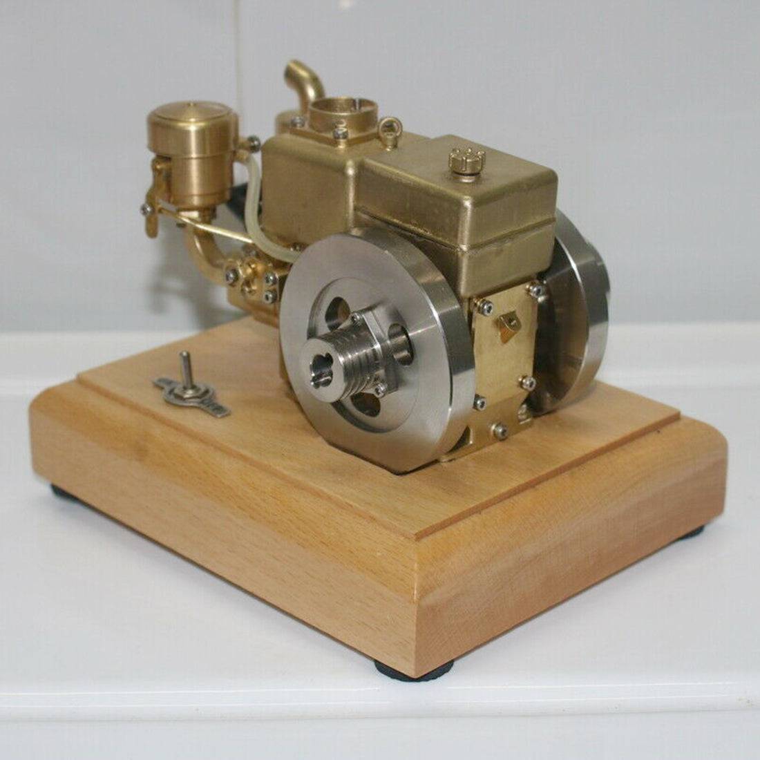 M26 1.9cc Mini 4-Stroke Gasoline Engine Model Water-Cooled Old Tractor Motor Brass Desktop Gift-helloworld7