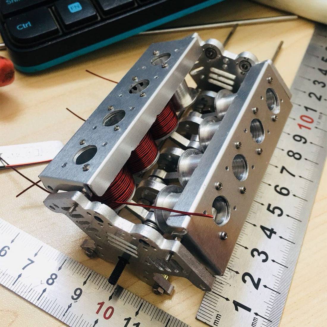 HelloWorld7-V8 Electromagnetic Engine Model  Engine Toy for Model Car / Ship