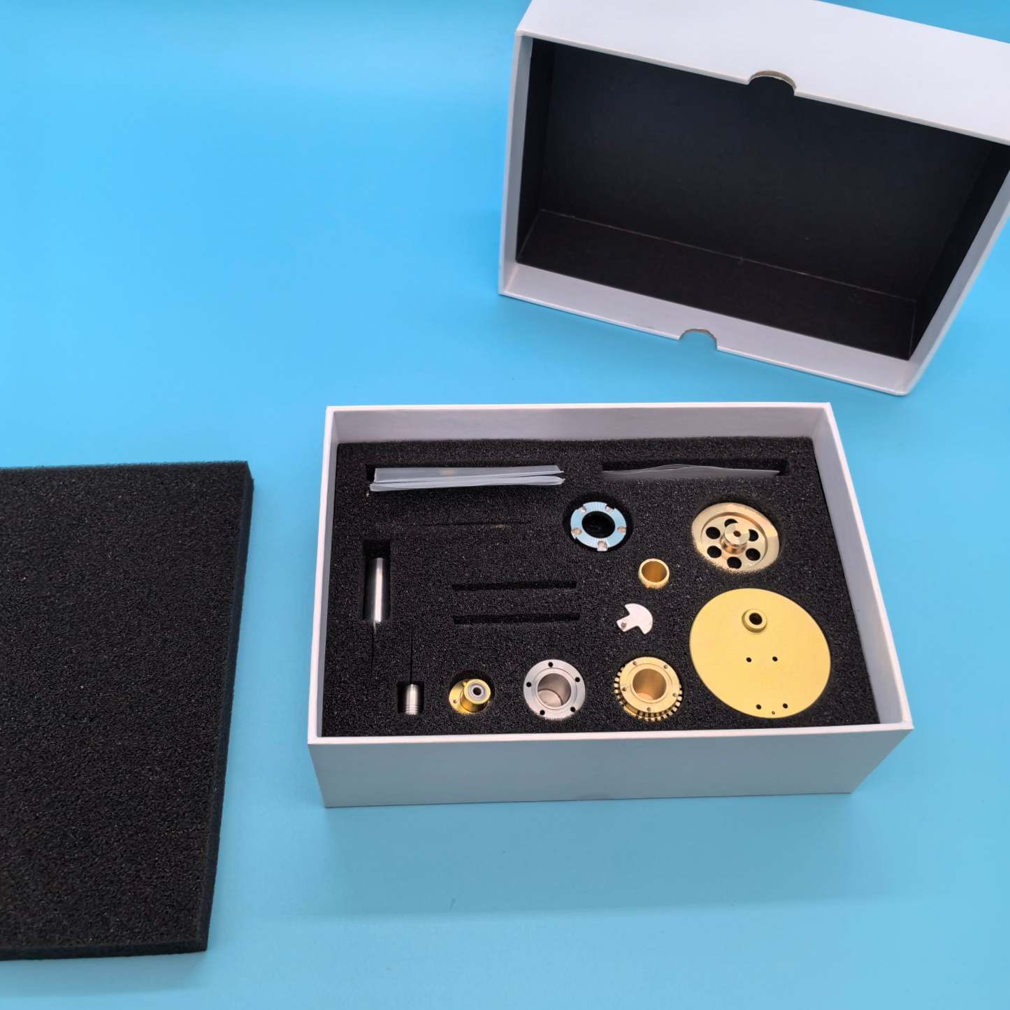 HelloWorld7-Building the World's Smallest Stirling Engine Model Kits That Runs J02