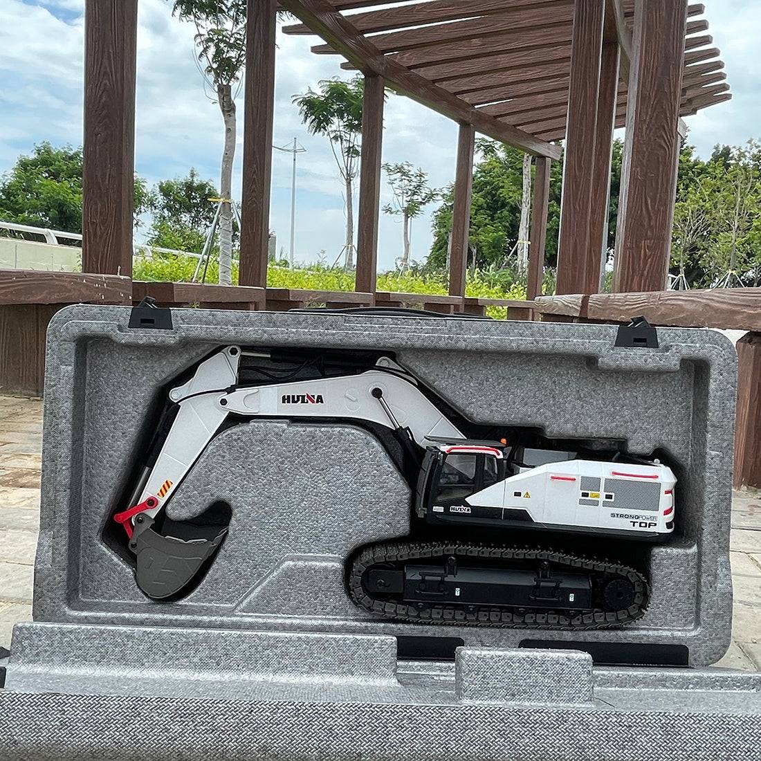 HUINA 1/14 Scale 22CH RC Excavator 4-in-1 Construction Vehicle with Interchangeable Alloy Bucket Drill and Grapples-helloworld7