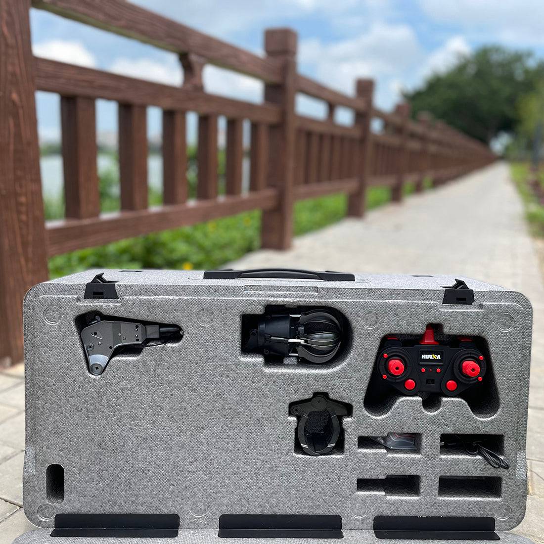 HUINA 1/14 Scale 22CH RC Excavator 4-in-1 Construction Vehicle with Interchangeable Alloy Bucket Drill and Grapples-helloworld7