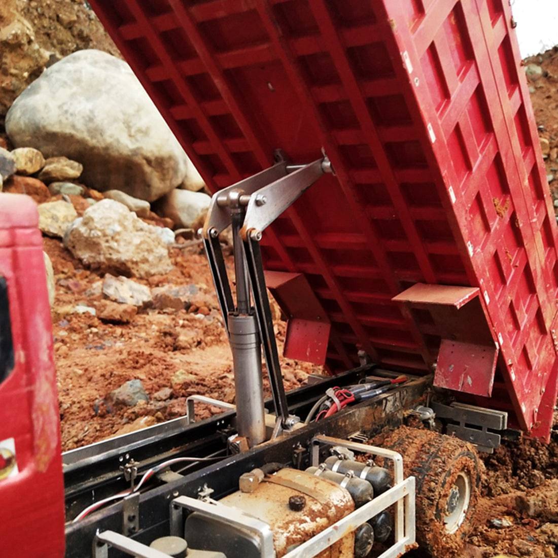 1/14 Scale Heavy Duty RC Dump Truck 4x2 Metal Engineering Vehicle with High Torque Motor and 3-Speed Transmission