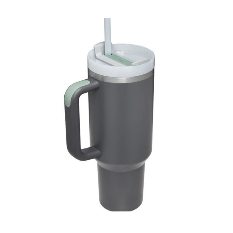 Große, auslaufsichere Vakuum-Edelstahl-Isolier-Strohhalm-Tasse.