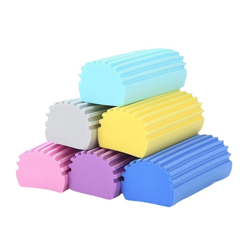 Wielofunkcyjna gąbka czyszcząca o dużej chłonności wody.