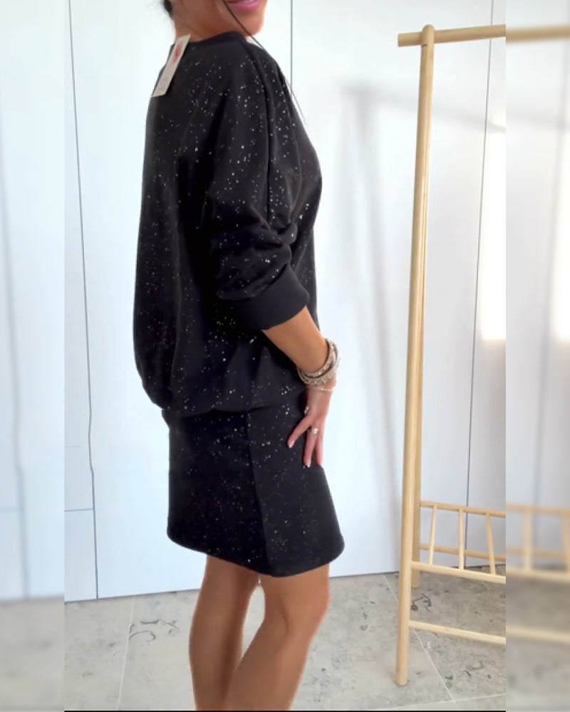 Sukienka z okrągłym dekoltem i delikatnym brokatem