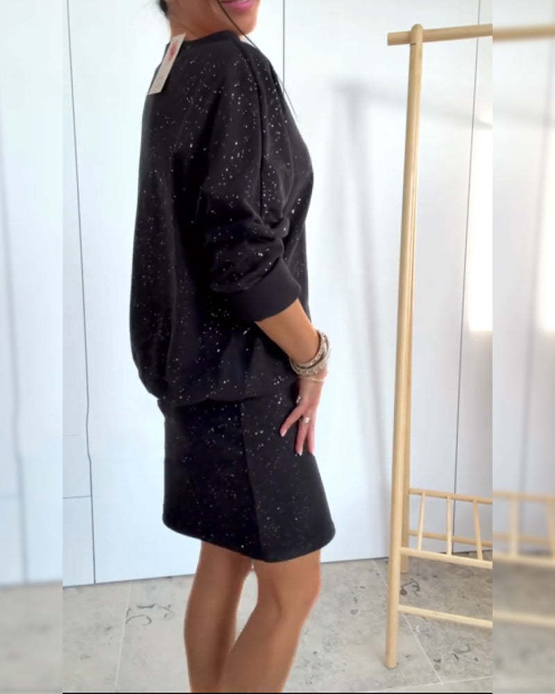 Sukienka z okrągłym dekoltem i delikatnym brokatem