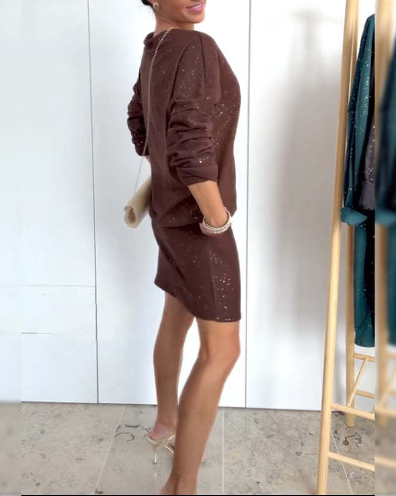 Sukienka z okrągłym dekoltem i delikatnym brokatem