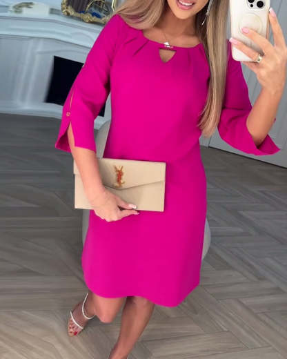 Elegancka sukienka w jednolitym kolorze z prostą, pustą linią