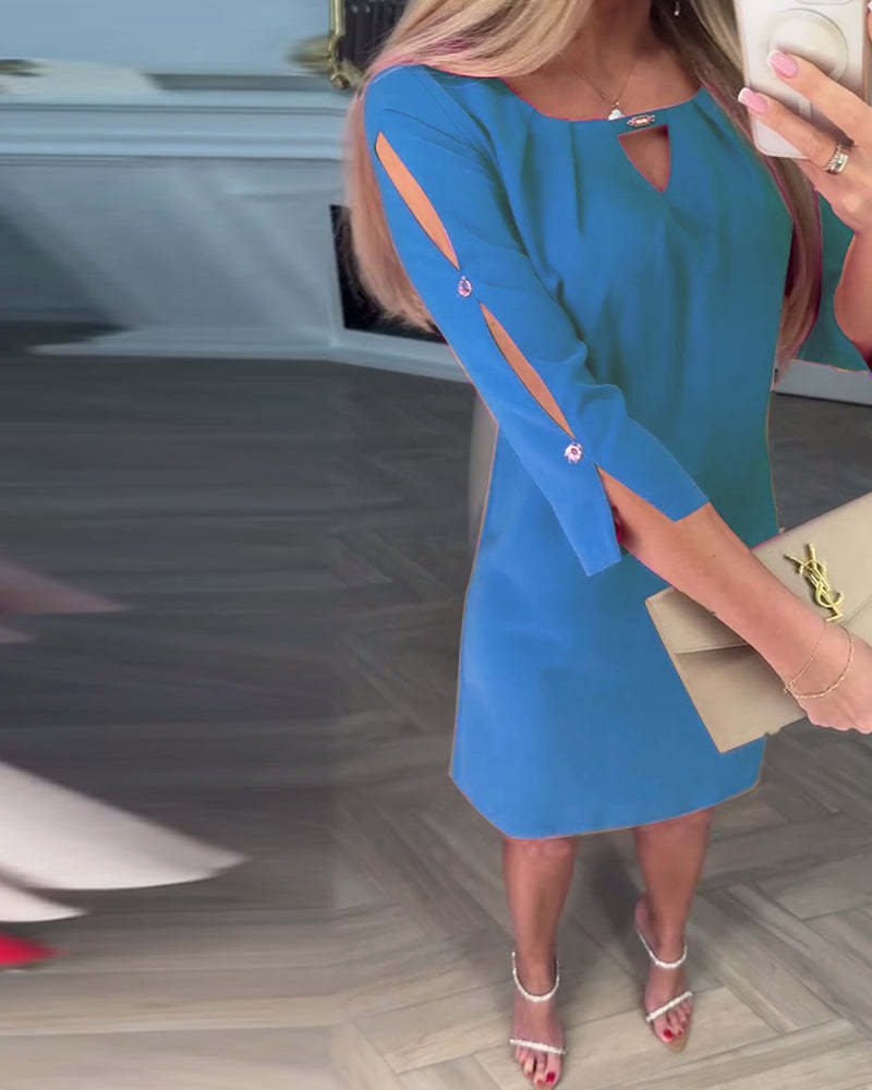 Elegancka sukienka w jednolitym kolorze z prostą, pustą linią