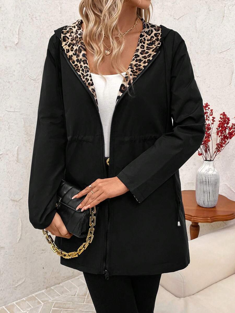 Dwustronny płaszcz z kapturem i nadrukiem w panterkę