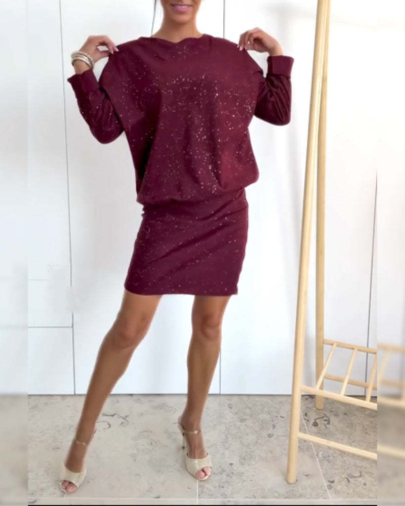 Sukienka z okrągłym dekoltem i delikatnym brokatem