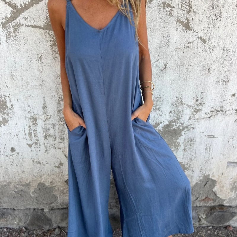 Casual Women's Jumpsuit with Pockets and Adjustable Straps