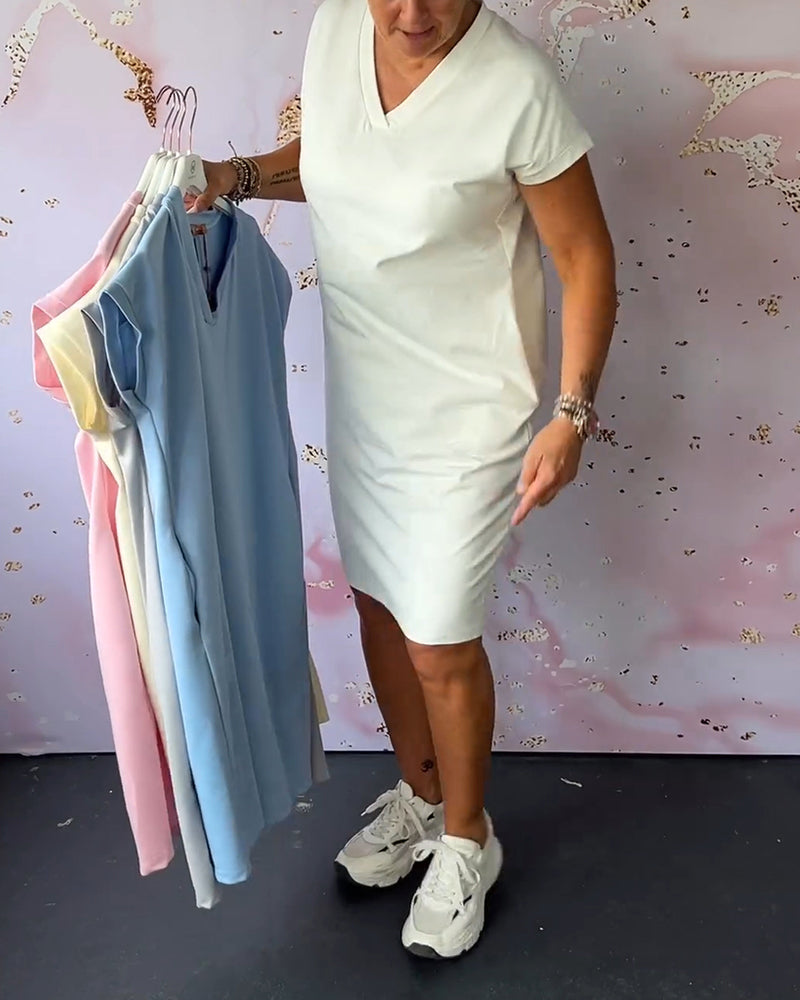 Sukienka z krótkim rękawem i dekoltem w serek w jednolitym kolorze