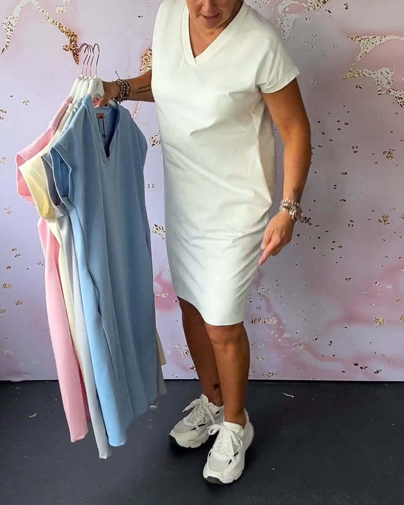 Sukienka z krótkim rękawem i dekoltem w serek w jednolitym kolorze