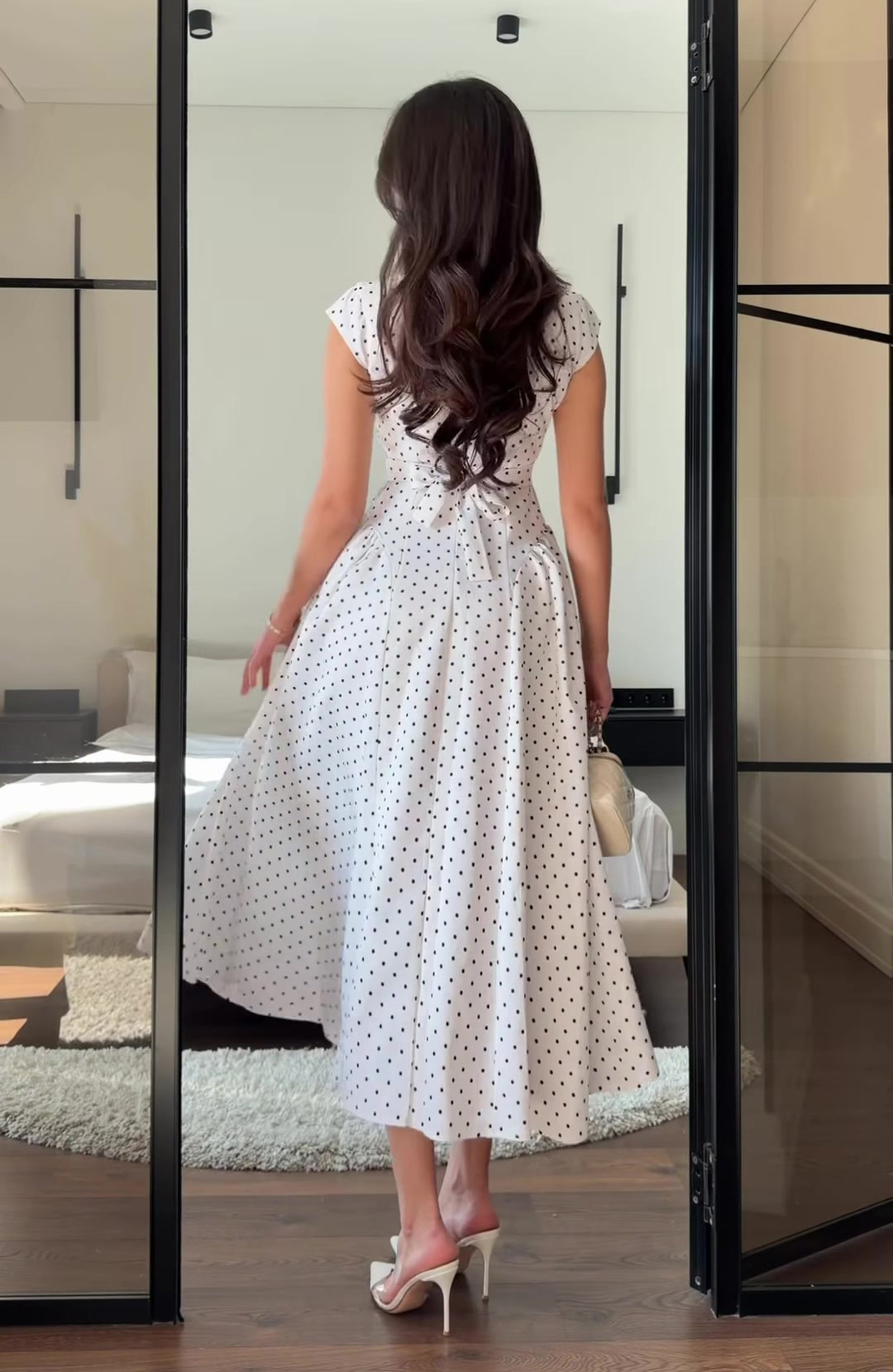 Round neck sleeveless waist tie and elegant polka dot dress