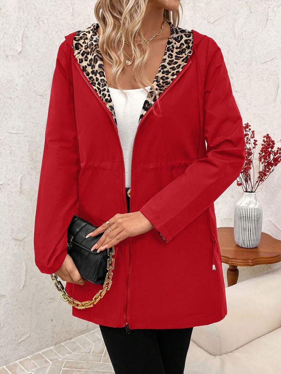 Dwustronny płaszcz z kapturem i nadrukiem w panterkę