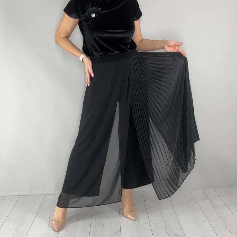 Spodnie typu kuloty z prześwitującymi warstwami i plisami