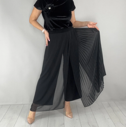 Spodnie typu kuloty z prześwitującymi warstwami i plisami