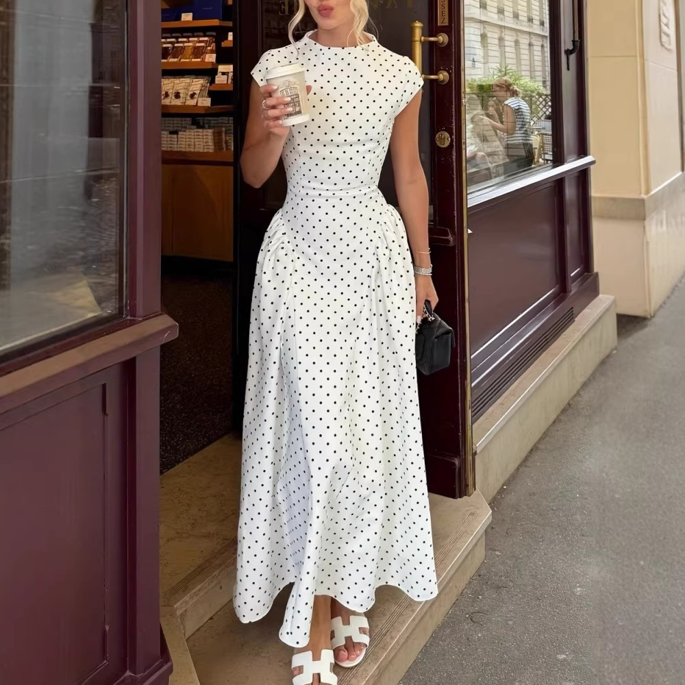 Round neck sleeveless waist tie and elegant polka dot dress