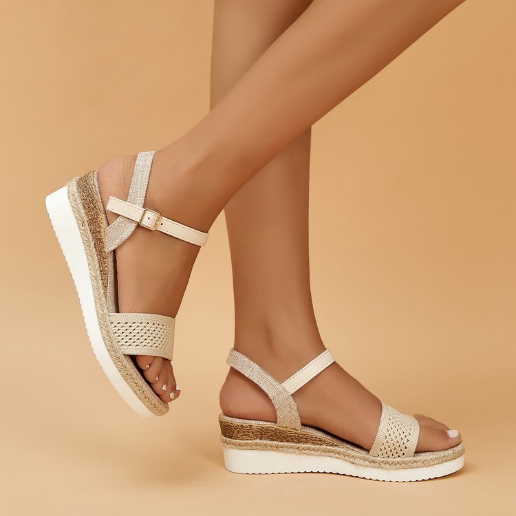 Stylish Platform Sandals with Buckle Straps for Casual Beachwear