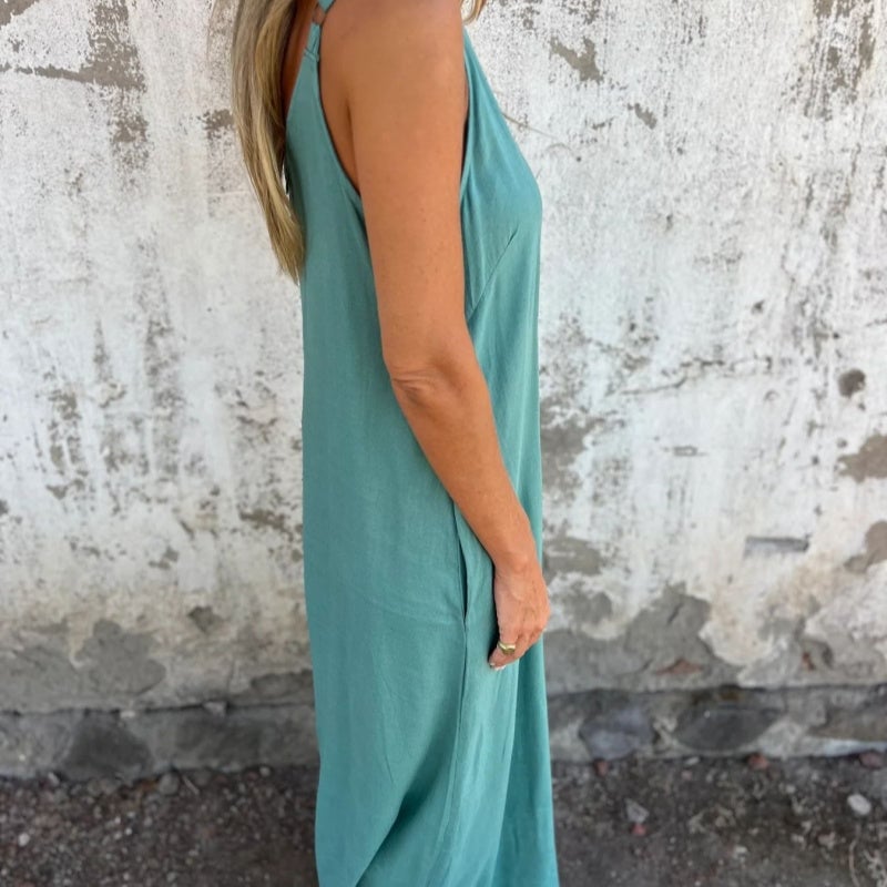 Casual Women's Jumpsuit with Pockets and Adjustable Straps