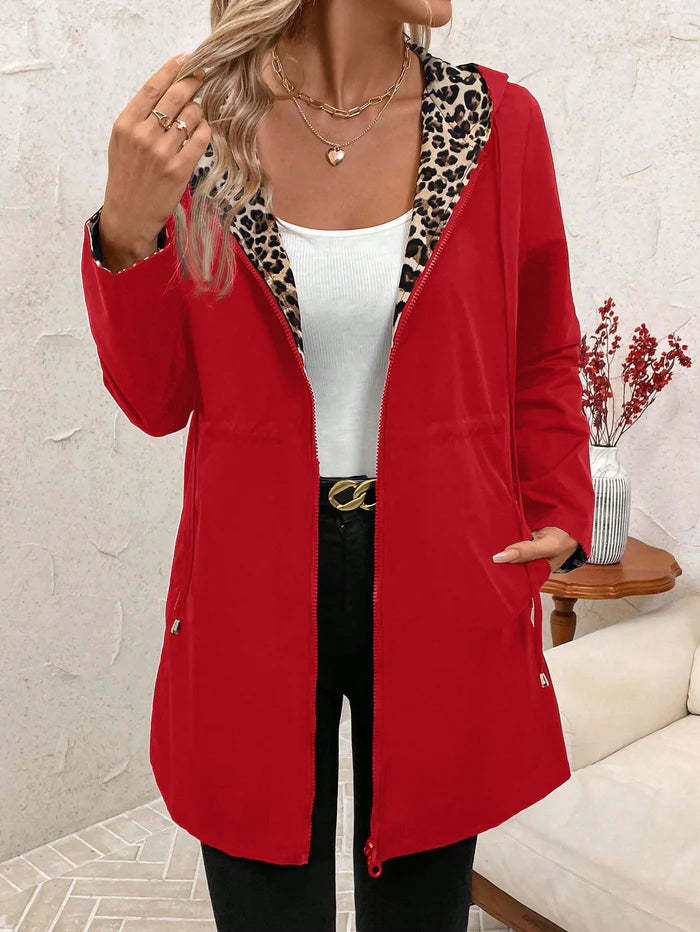 Dwustronny płaszcz z kapturem i nadrukiem w panterkę