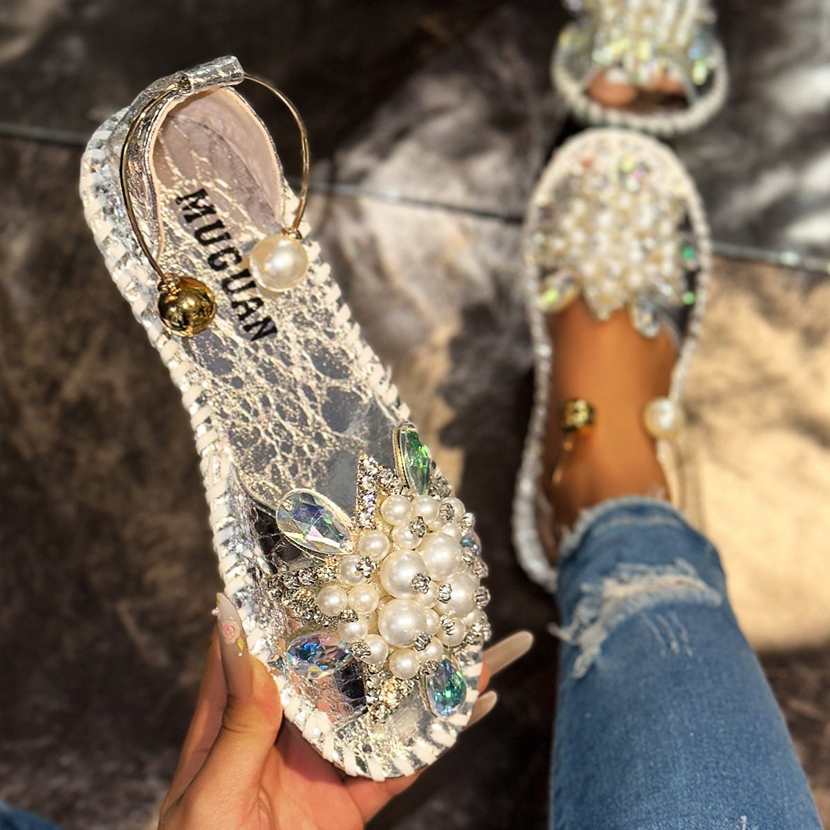 Flower and pearl flat shoes