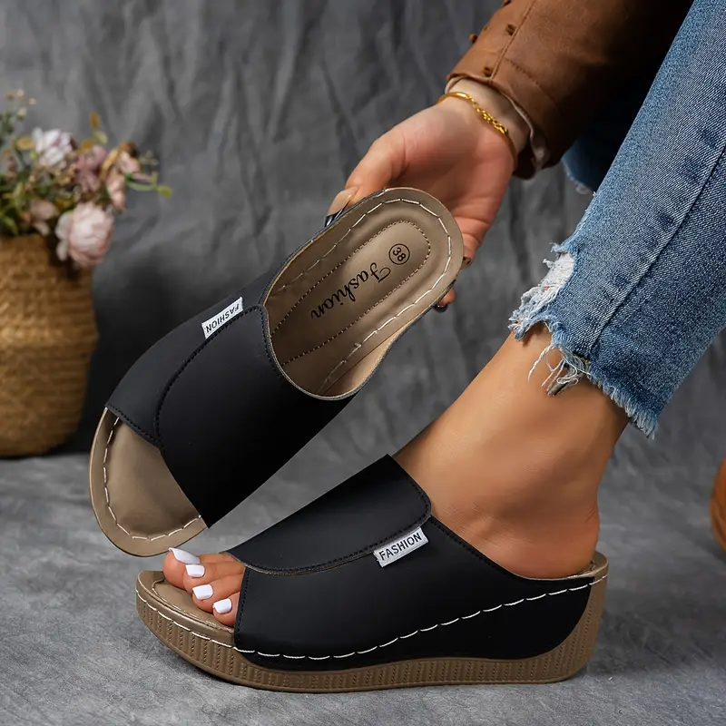 Women's simple and fashionable thick-soled sandals