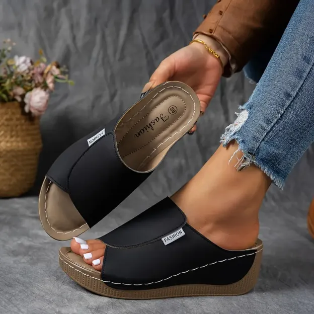 Women's simple and fashionable thick-soled sandals