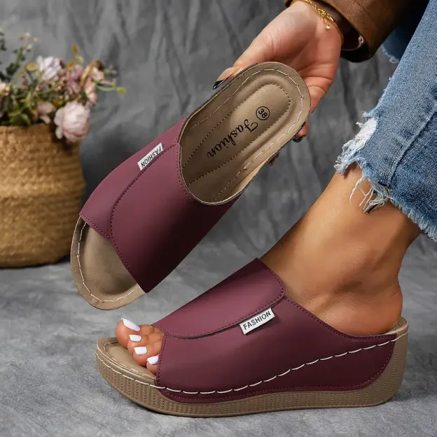 Women's simple and fashionable thick-soled sandals