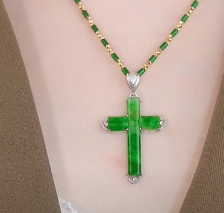 💖 Vysoko kvalitný krížový náhrdelník s jadeitovým amuletom