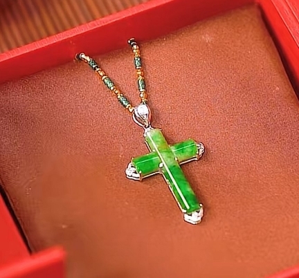 💖 Vysoko kvalitný krížový náhrdelník s jadeitovým amuletom