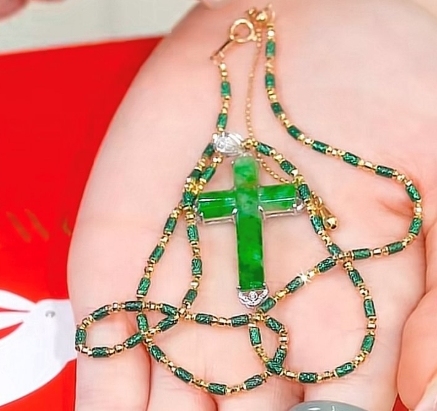 💖 Vysoko kvalitný krížový náhrdelník s jadeitovým amuletom