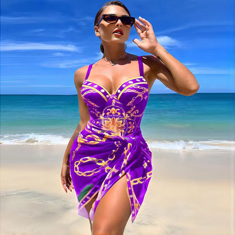 Elegant set of 2 swimsuits with chains and baroque print.