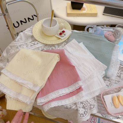 Pantaloni casual essenziali in pizzo per bambina - image 6