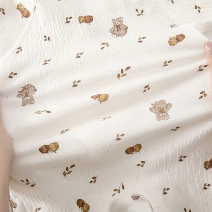 Tutina per neonati con fiocco, pois e orsetto, chiusura frontale con bottoni. - image 8