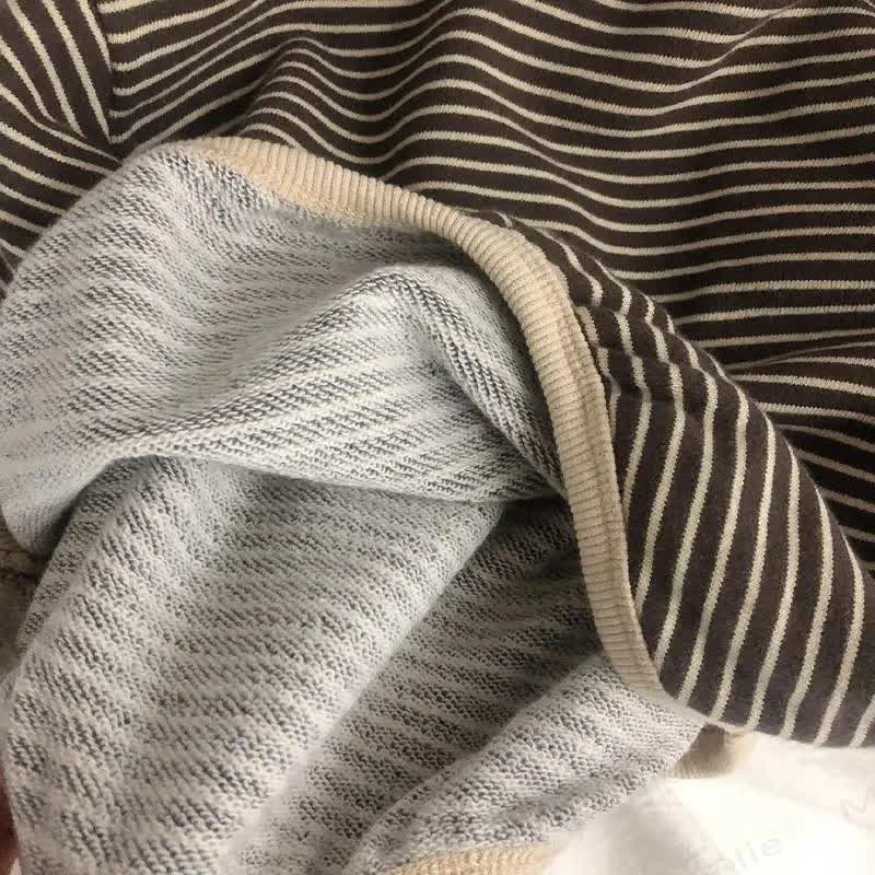 Maglietta a maniche lunghe a righe con scollo rotondo per bambino - image 8