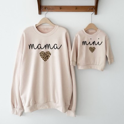 Felpa con stampa leopardata "Love" per mamma e me MAMA/MINI - Beige - Felpa da mamma: XL - image 1