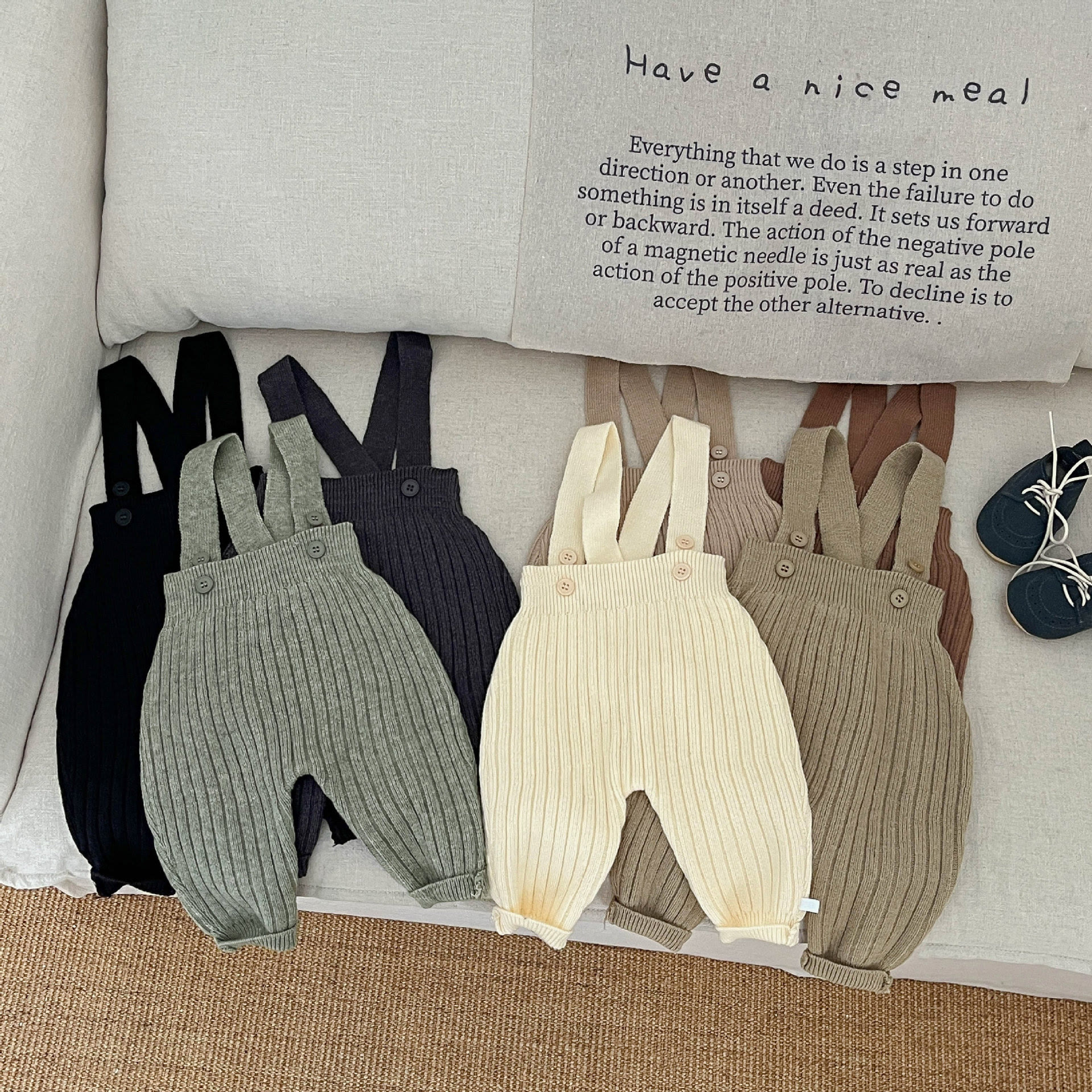 Salopette in maglia tinta unita per neonati - image 1