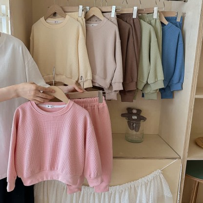 Set da 2 pezzi per bambini, composto da felpa e pantaloni a nido d'ape in tinta unita - image 2