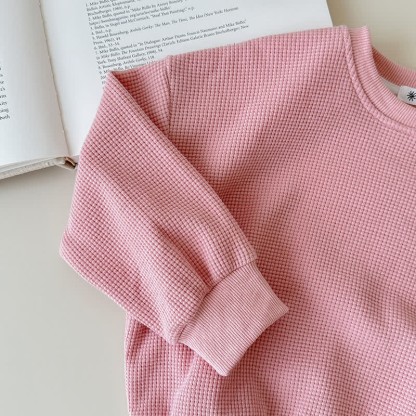 Set da 2 pezzi per bambini, composto da felpa e pantaloni a nido d'ape in tinta unita - image 5