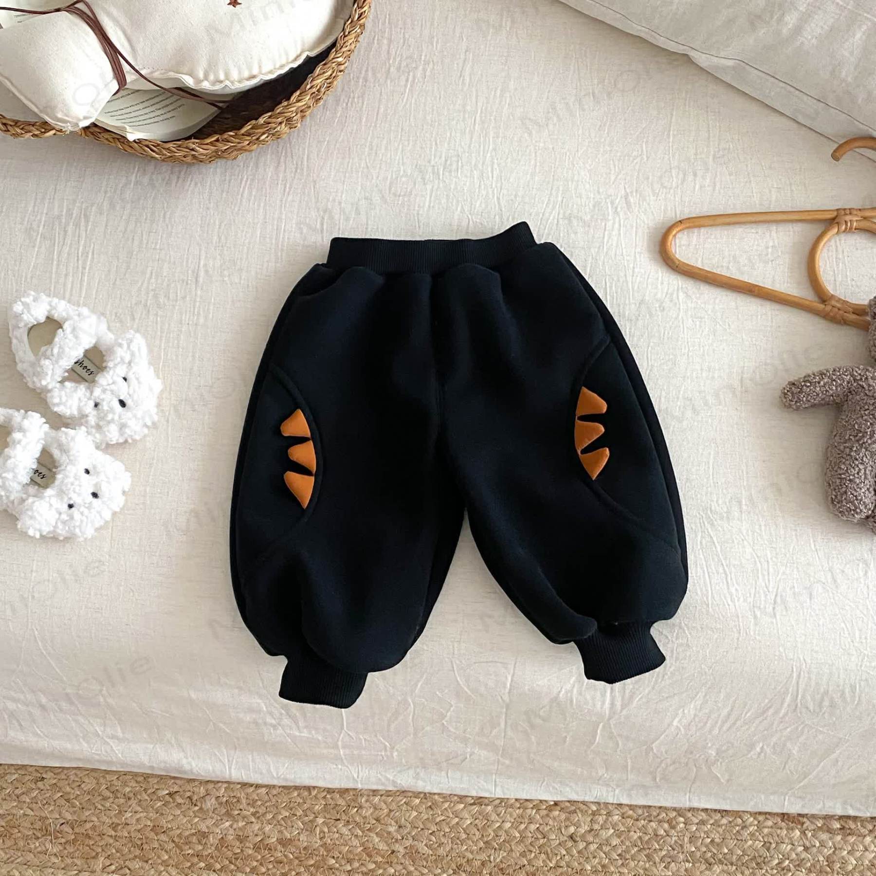 Top e pantaloni foderati in pile per bambini piccoli, modello DINOSAURO - Pantaloni neri - 5-7T - image 5