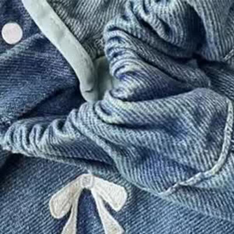 Pantaloni in denim con fiocco ricamato per bambini piccoli - image 2