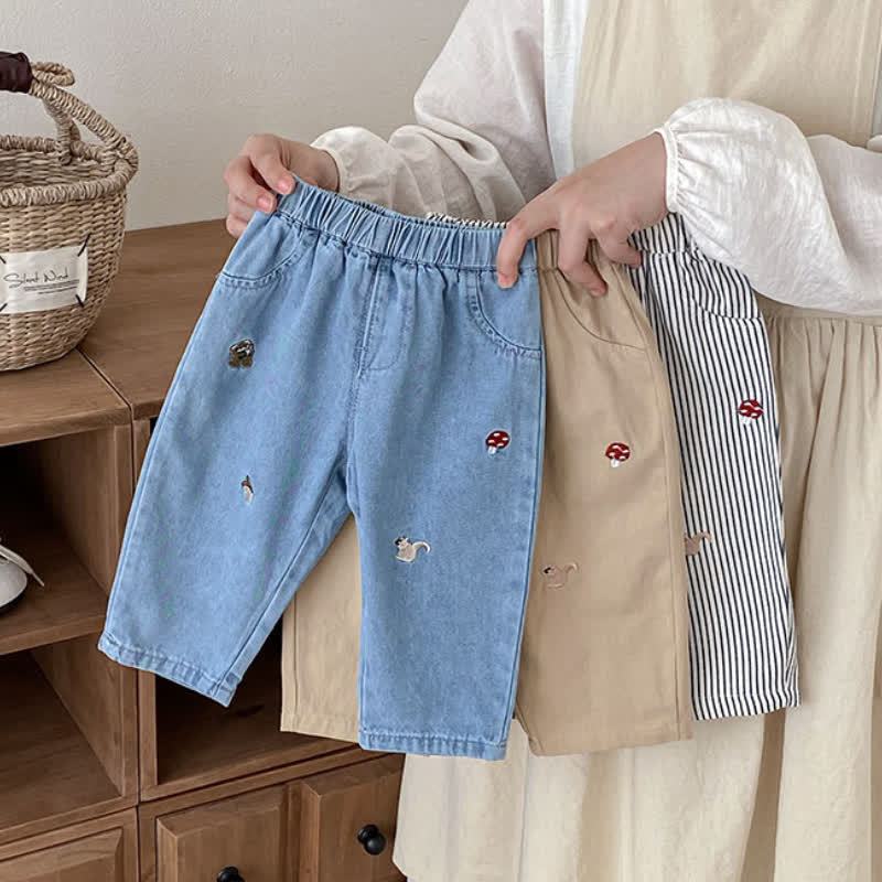Pantaloni in denim con motivo a fungo e scoiattolo per neonati e bambini - image 1