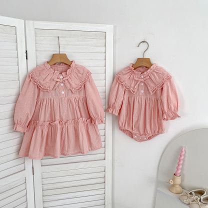 Vestito/body con fiocco in pizzo e revers per bambina - image 1