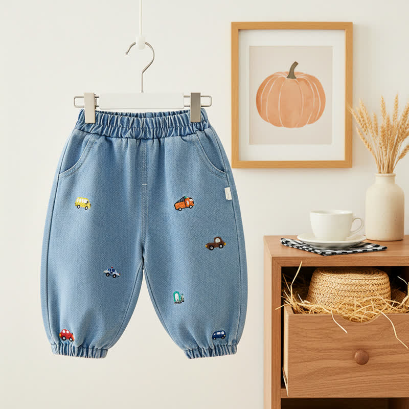 Pantaloni da jogging in denim con ricamo a forma di auto per neonati e bambini - image 3