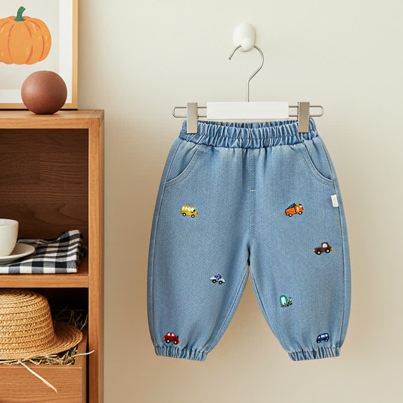 Pantaloni da jogging in denim con ricamo a forma di auto per neonati e bambini - image 4