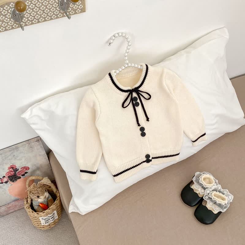 Cardigan con fiocco in maglia per bambina/pantaloni neri/pantaloni a righe - image 4