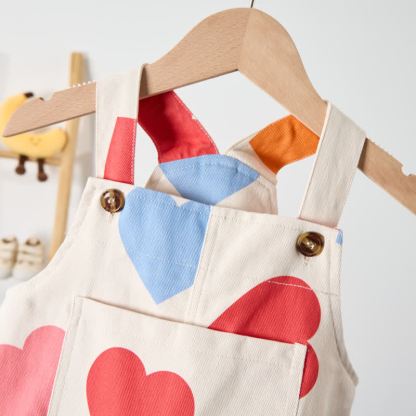 Tuta beige con cuori colorati per neonati e bambini - image 4