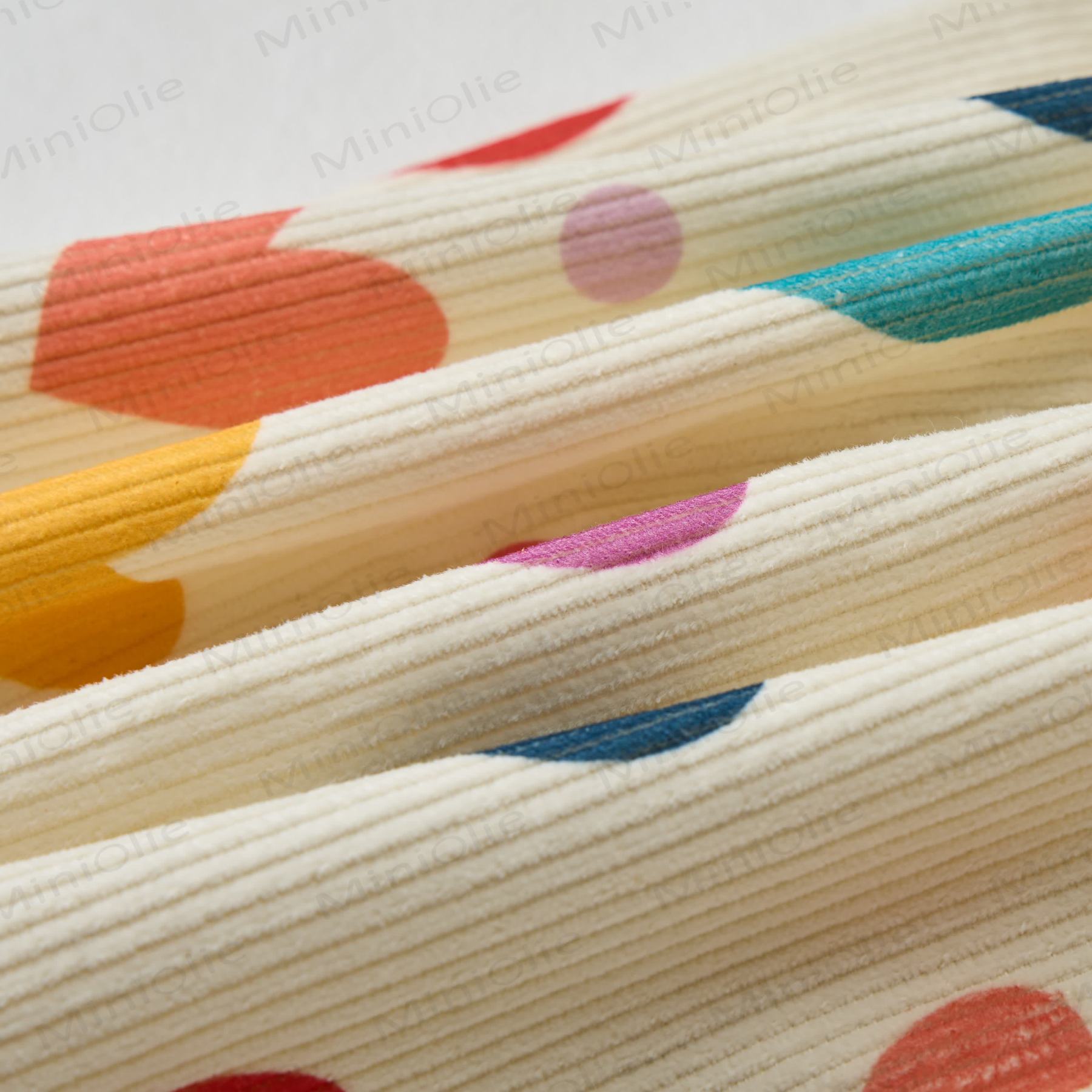 Salopette in velluto a coste beige con cuori colorati e pois per neonati e bambini - image 6